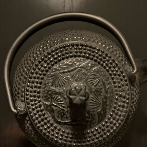 Cast iron teapot with infuser made in Japan BNWOB - Picture 2 of 8